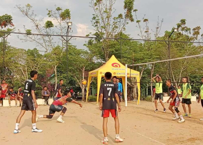 Laga Pembuka Open Tournament Volleyball Piala Pangdam II Sriwijaya: King Wafi Barokah vs Stikes HWS Palembang