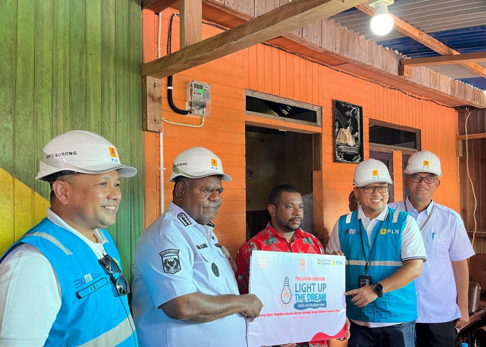 Kado HUT RI, PLN Salurkan Bantuan Pasang Listrik Gratis 2.821 Keluarga Prasejahtera di Seluruh Indonesia