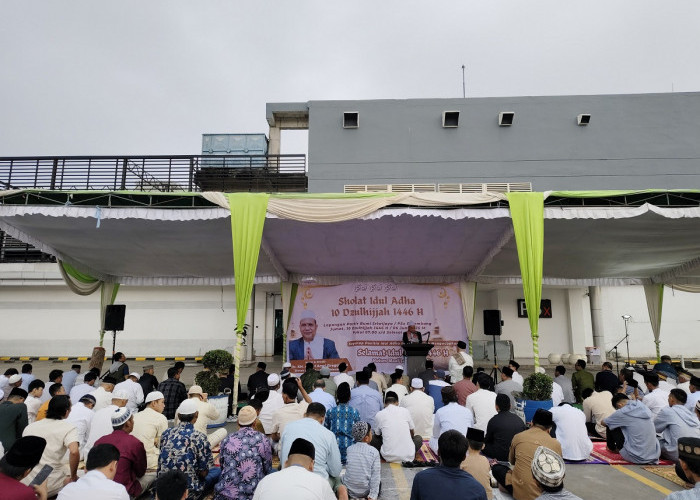 Suasana Khidmat Salat Id di Lapangan PSx Palembang