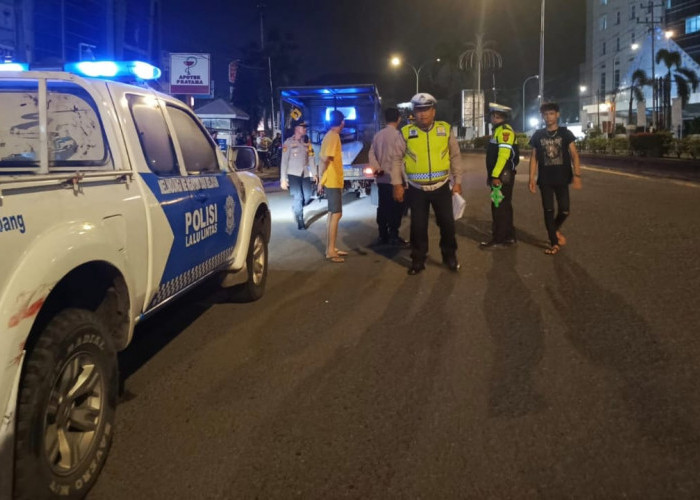 Pejalan Kaki Ditabrak Mobil, Satu Tewas dan Satu Korban Lainnya Luka Berat