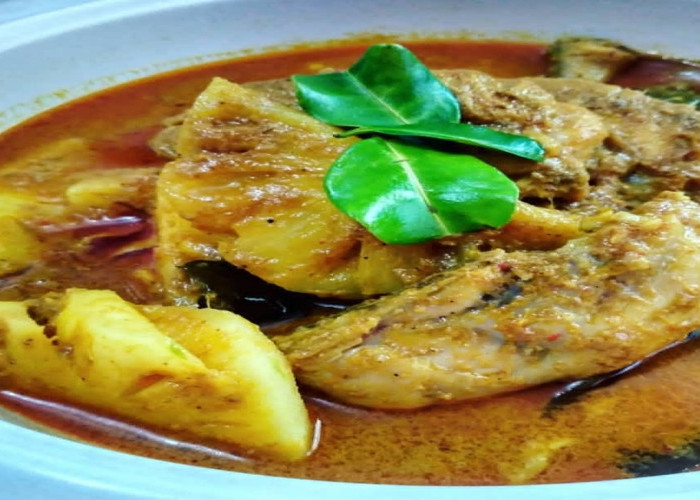 Gulai Ayam Nanas Khas Lahat Gurih, Pedas, dan Segar dari Buah Tropis