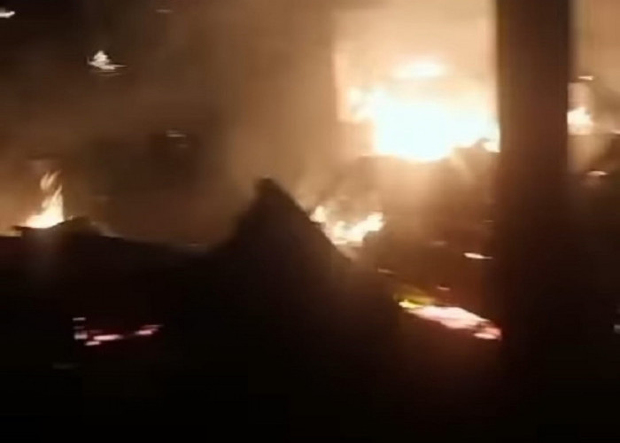 6 Unit Rumah di Palembang Terbakar, Satu Korban Tewas Terjebak Dalam WC