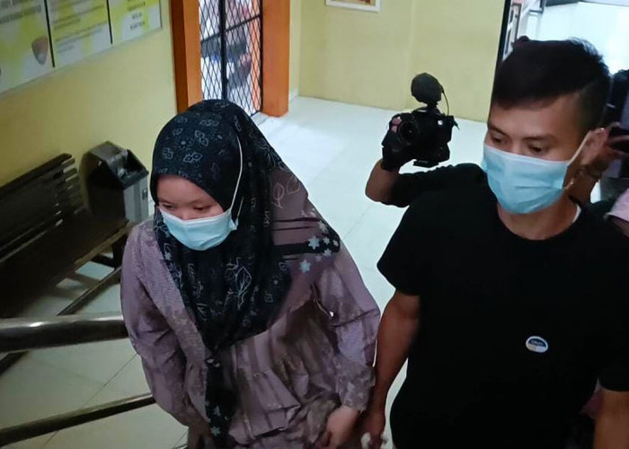 Jalani Pemeriksaan, Istri Tersangka Pembunuhan Pegawai Koperasi di Palembang Akui Tak Tahu Perbuatan Suaminya