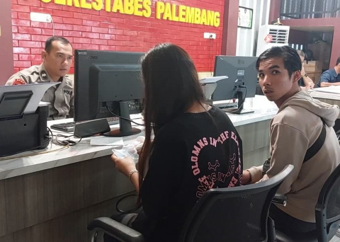 Dikeroyok 5 Remaja di Palembang, Andrien Bersama Istri Ngelapor Polisi