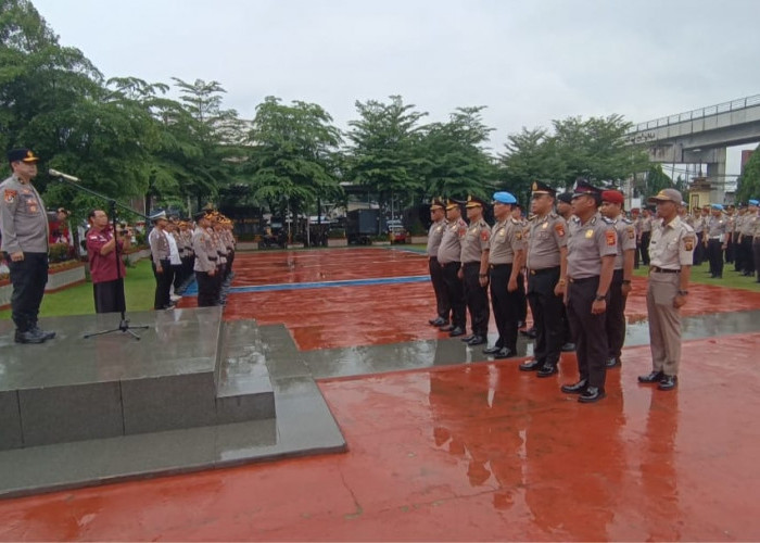 Kapolrestabes Palembang Pimpin Upacara Kenaikan Pangkat 198 Personel Polri dan PNS 