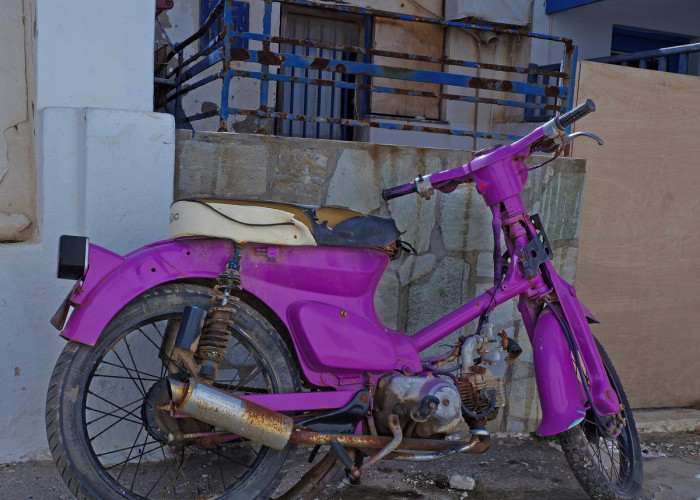 Motor Tua DicAT Warna Ungu, Bikin Tampilan Klasik Jadi Makin Berani dan Menarik