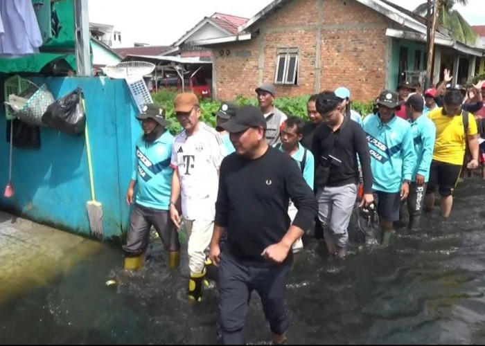 Walikota Palembang Tinjau Titik Genangan Air di Sukarami dan SU II (ADV) 