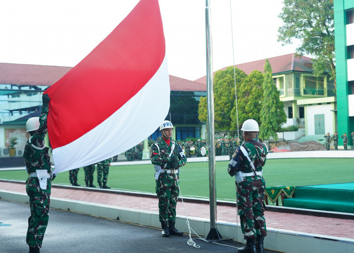 Pimpinan Upacara Bendera, Asper Kodam II/Sriwijaya Ingantkan Personel Jauhi Narkoba dan Hiburan Malam 