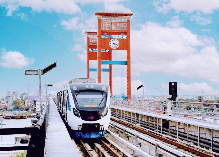 Naik LRT di Palembang? Lihat Keindahan Jembatan Ampera dari Sudut Berbeda!