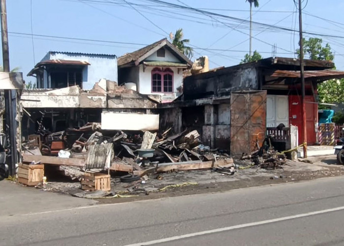 1 Rumah, 3 Kios, 2 Sepeda Motor, dan Uang Tabungan Ratusan Juta Rupiah Ludes dalam Kebakaran di Sako