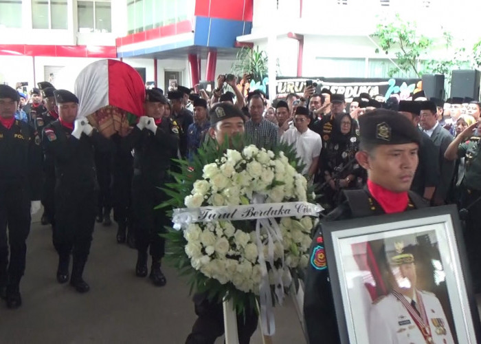 Herman Deru pimpin Upacara pelepasan Jenazah Almarhum Alex Noerdin 