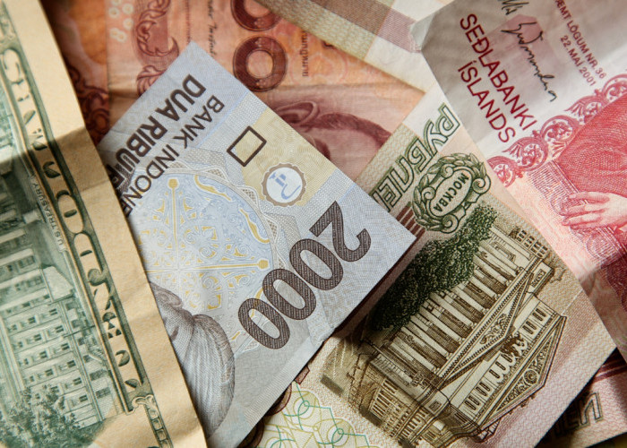 Rupiah Bergerak Fluktuatif, Kurs Dolar AS Bertahan di Level Rp17.100-an pada 16 April 2026