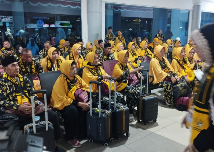 Holiday Angkasa Wisata Lepas 80 Jemaah Umroh ke Tanah Suci 12 hari