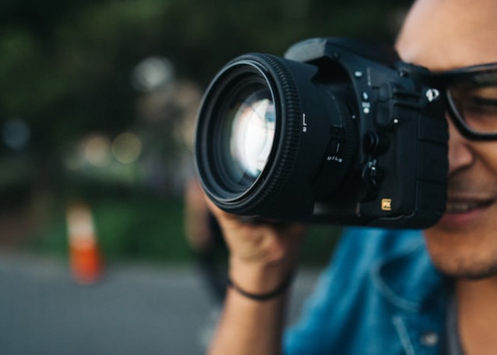 Perbedaan Antara Kamera Mirroless dan DSLR: Memilih yang Sesuai untuk Anda