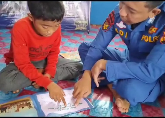 Anggota Polairud Polres Muba Kembangkan Program 'Anjar' untuk Meningkatkan Pendidikan Anak di Wilayah Pesisir