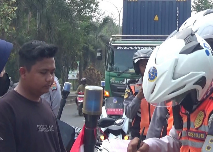 Langgar Jam Operasional, Puluhan Truk di Palembang Ditertibkan 