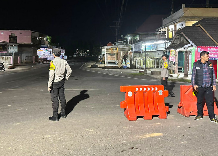 Personel Polsek Gunung Megang Patroli Antisipasi Pungli di Simpang Belimbing Cinta Kasih