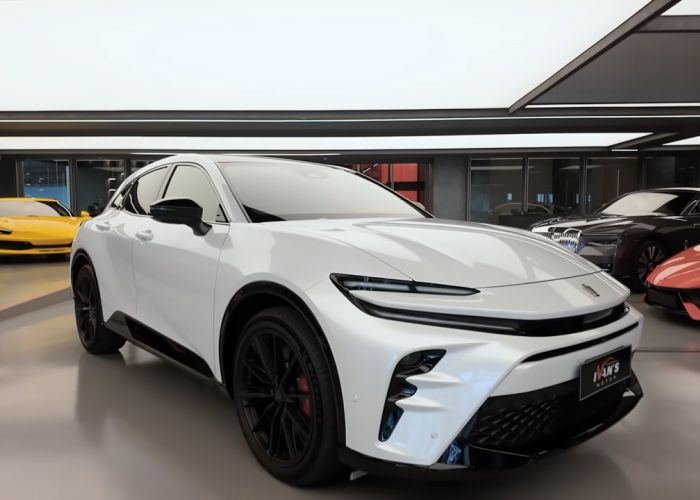Toyota Crown Sport RS: Evolusi Mewah dan Sporty dari Sang Legenda