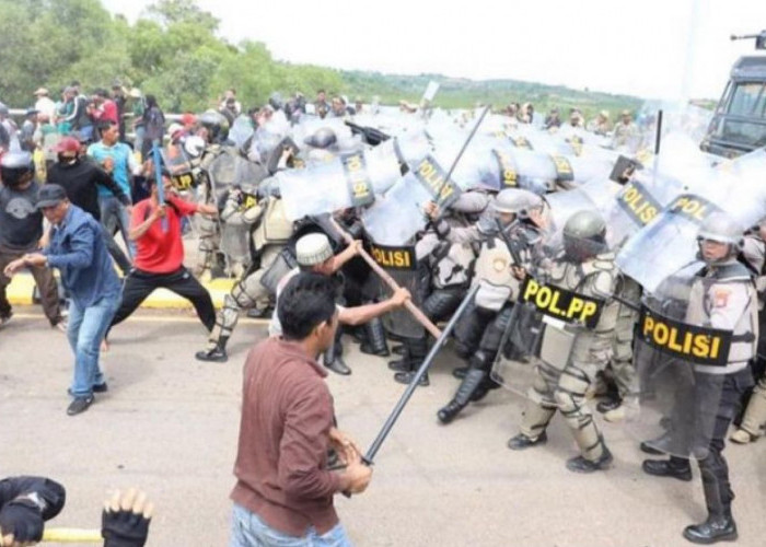 Aksi Ricuh di Kantor BP Batam, 26 Personel Kepolisian Luka-Luka dan 43 Orang Ditangkap Polisi