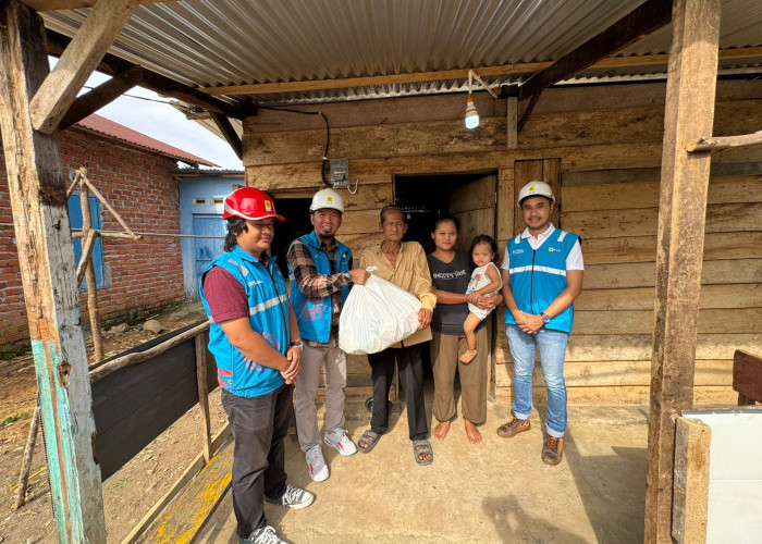 Berkah Ramadan, PLN UP3 Lubuklinggau Nyalakan Listrik Gratis untuk Warga Prasejahtera di Karya Bakti