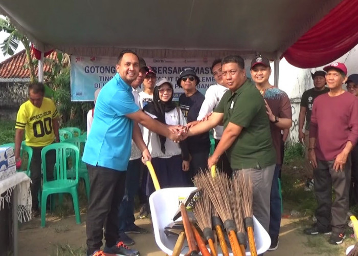 Anggota DPRD Kota Palembang M Hidayat Bersama Warga Gotong Royong Tingkat Kecamatan