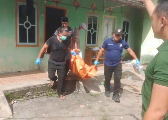 Warga Geger Bau Menyengat, Pria Muda Ditemukan Tewas Gantung Diri