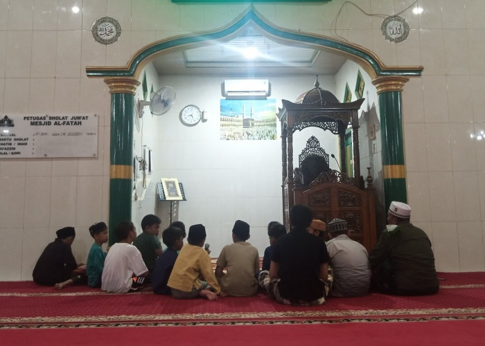 Sambut Iduladha 1445 Hijriah, Warga Talang Kelapa Takbiran di Masjid Al Fatah