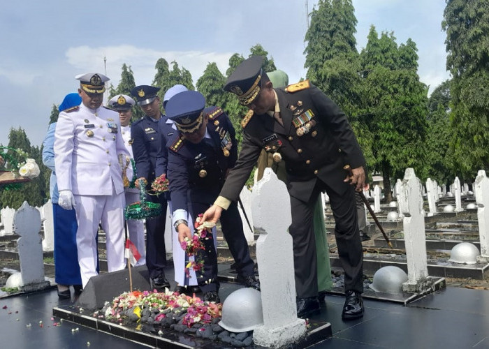  Jelang Hut TNI ke-79, Pangdam II Sriwijaya Ziarah ke Taman Makam Pahlawan