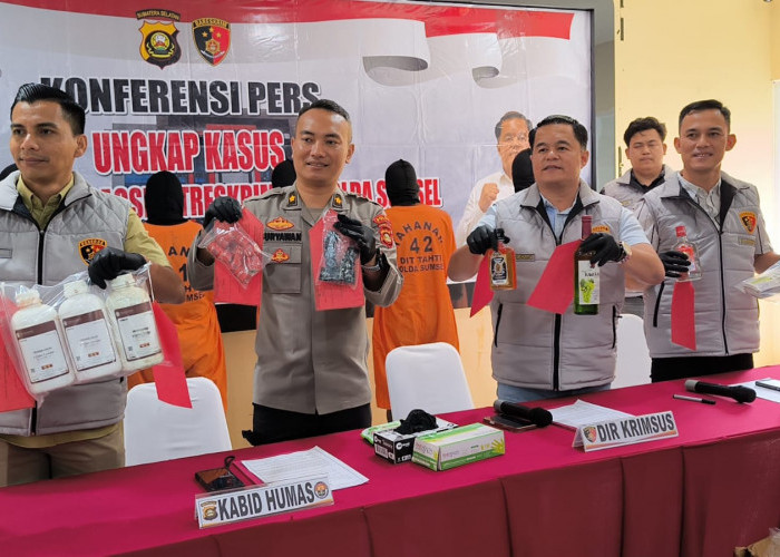 Polda Sumsel Bongkar Pabrik Miras Palsu di Banyuasin, 20 Ribu Botol Disita
