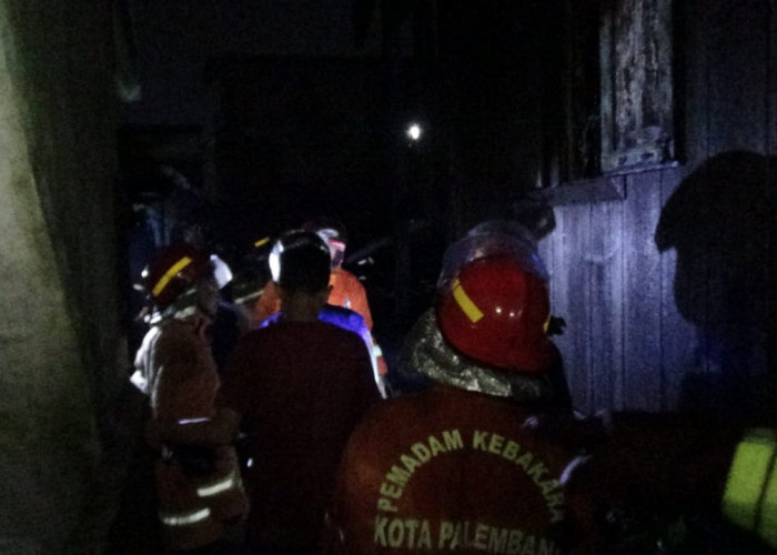 Kebakaran Hanguskan 1 Rumah di Kawasan Padat Penduduk di Kelurahan 14 Ilir Palembang