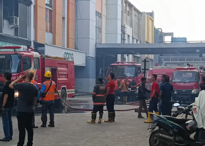 Ddiduga Konsleting Listrik Salah Satu Ruko di Komplek PS Mall Terbakar