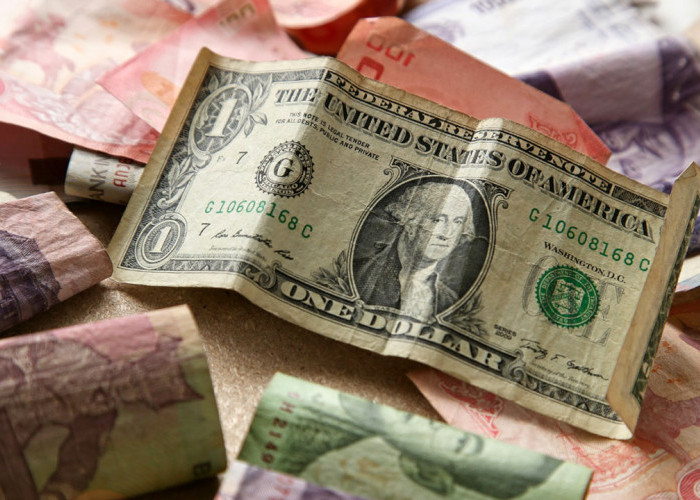 Rupiah Masih Tertekan, Kurs Dolar AS Tembus Rp17.400 pada 11 Mei 2026