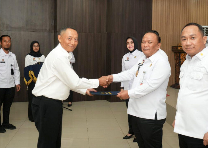 6 Orang PPPK Paruh Waktu Terima SK dari Kakanwil Kemenkum Sumsel