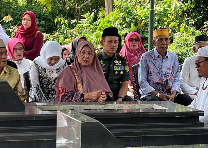 Ini yang Disampaikan Pangdam II/Sriwijaya Mayjen TNI Ujang Darwis Usai Ziarah ke Makam Leluhur di Semidang Aji