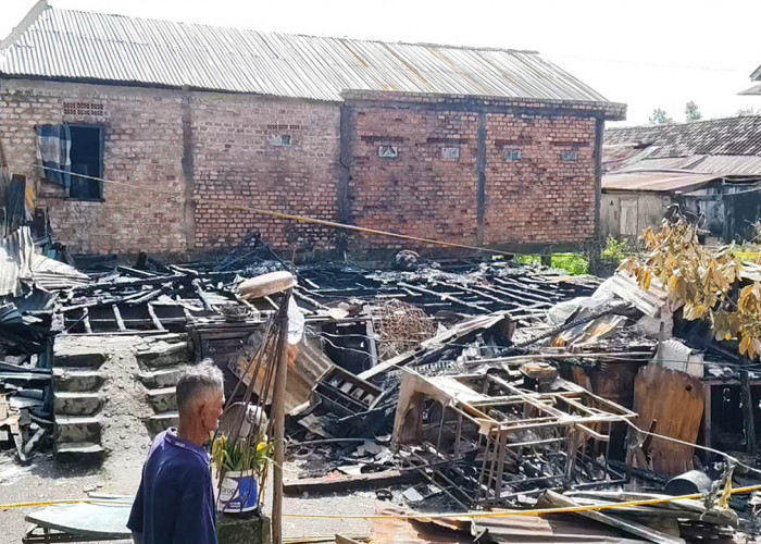 Rumah Ludes Terbakar, Pempek Tetap Jadi Sandaran Hidup