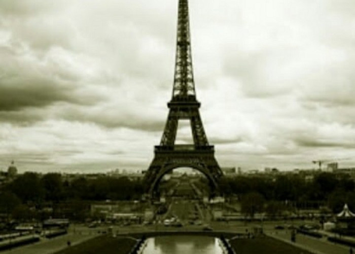 Ini  Sejarah Menara Eiffel!. Belum Ke Paris Kalau Belum Berfoto Dengan Latar Belakang Menara Eiffel.