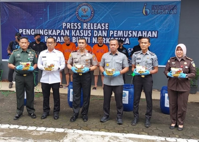 BNNP Sumsel Musnahkan 15 Kg Sabu Jaringan Malaysia-Pekanbaru