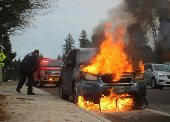 Kenali dan Hindari Penyebab-penyebab Umum Kebakaran Mobil