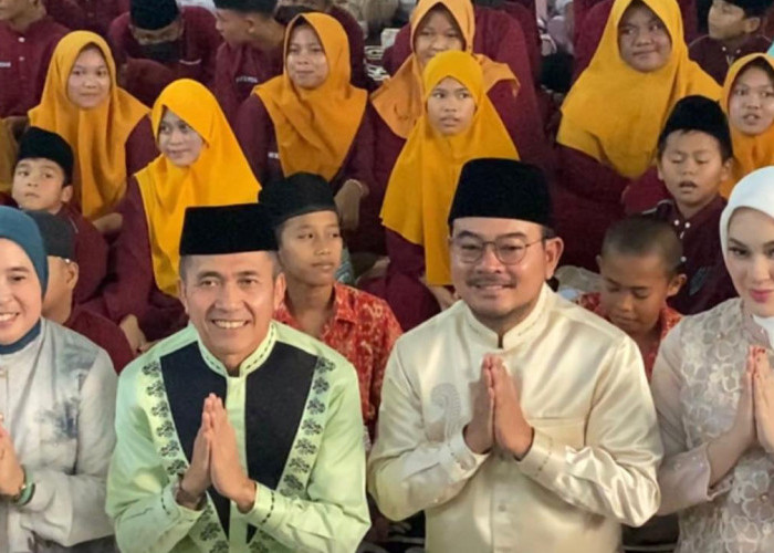 Walikota dan Wakil Walikota Palembang Tasyakuran 1 Tahun Menjabat