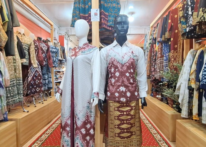 Jumputan Motif Songket Tetap Eksis di Hari Raya, Warga Mulai Berburu di Pasar 16 Ilir