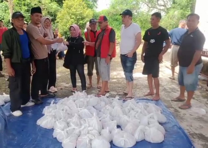 PDIP Muara Enim Salurkan 328 Paket Daging Kurban