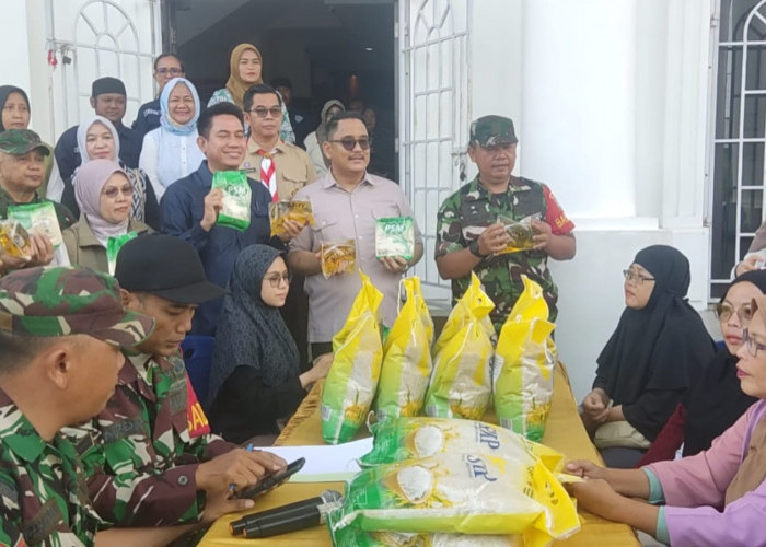 Gerakan Pangan Murah di Kemuning. Masyarakat Terbantu dengan Harga Beras Terjangkau