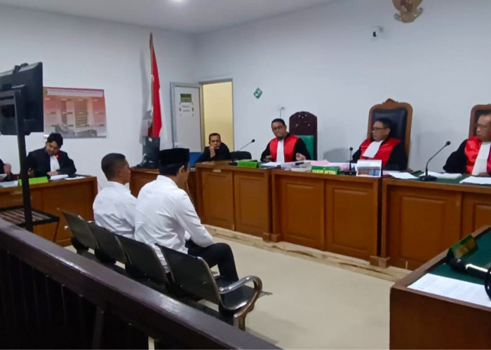 Maulana dan Muhzen 2 Terdakwa OOJ Korupsi Jaringan Internet Desa Dituntut 3,5 dan 4 Tahun Penjara