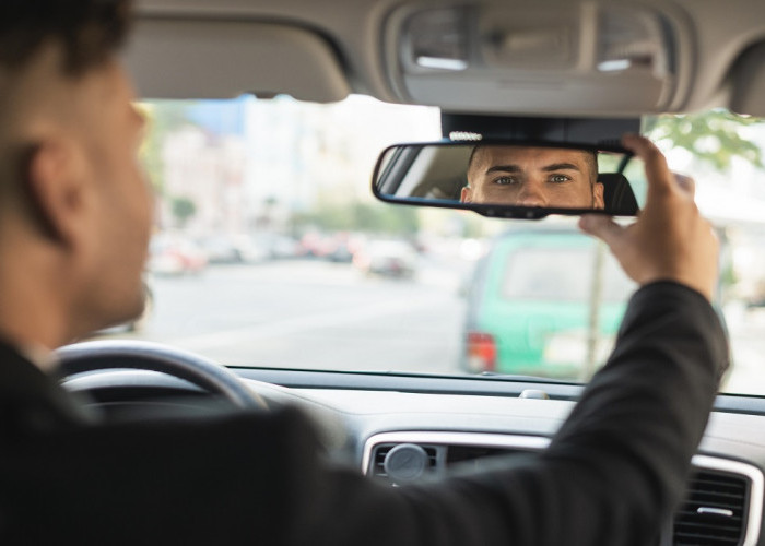 Mengenal Fitur Blind Spot Monitoring Pada Mobil-Mobil Modern Masa Kini, Begini Penjelasannya