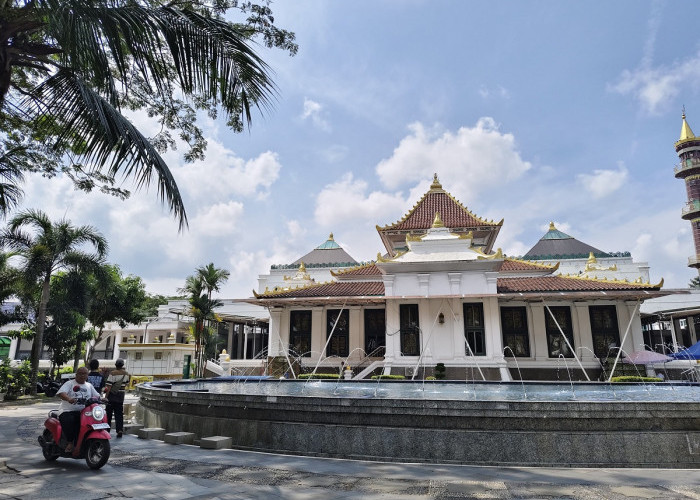 Jelang Salat Id, Masjid Agung Fokus Tertibkan Jemaah dari Pintu Masuk