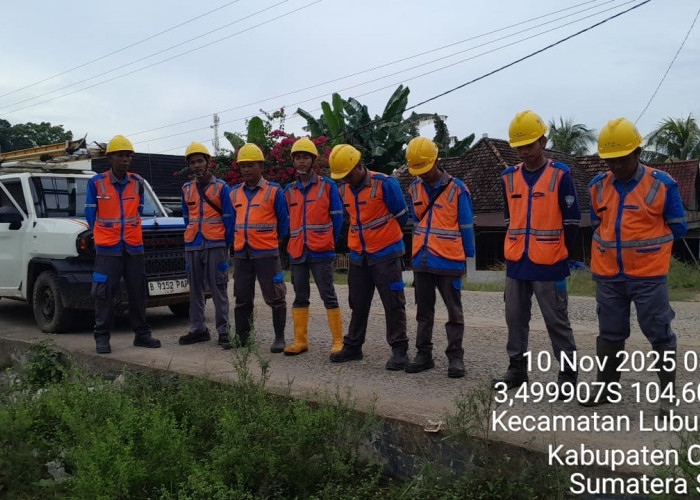 Cegah Listrik Sering Padam, PLN ULP Indralaya Perkuat Jaringan SUTM di Muara Kuang
