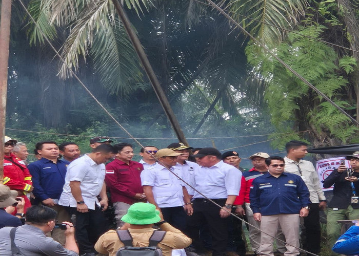 Menteri ESDM Bahlil Lahadalia Tinjau Sumur Minyak Rakyat di Musi Banyuasin