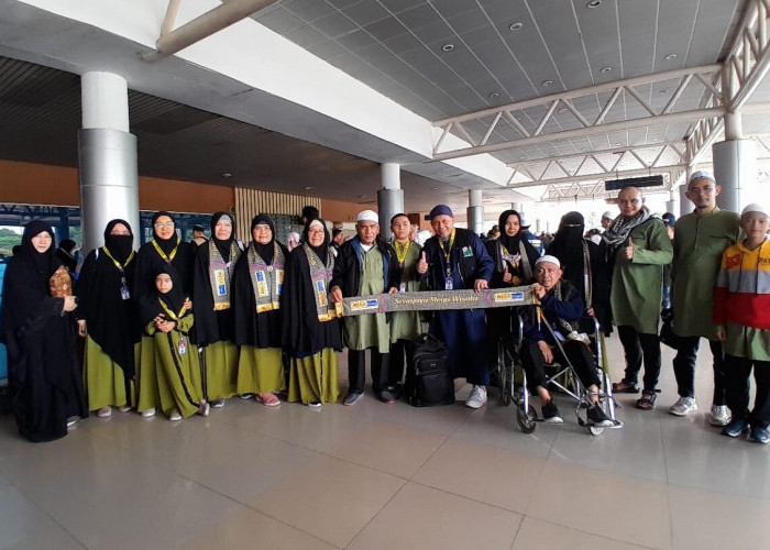 Jemaah Umrah PT Sriwijaya Mega Wisata Tiba di Bandara SMB II Palembang