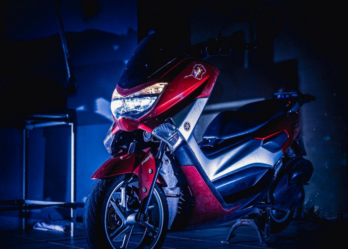 Motor NMAX Warna Merah Hitam, Tampil Sporty dan Elegan untuk Aktivitas Harian