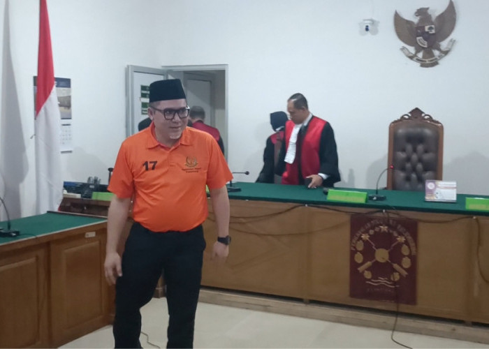 Skandal Proyek Fiktif Rugikan Korban Ratusan Juta, Novran HK Divonis  2 Tahun Penjara